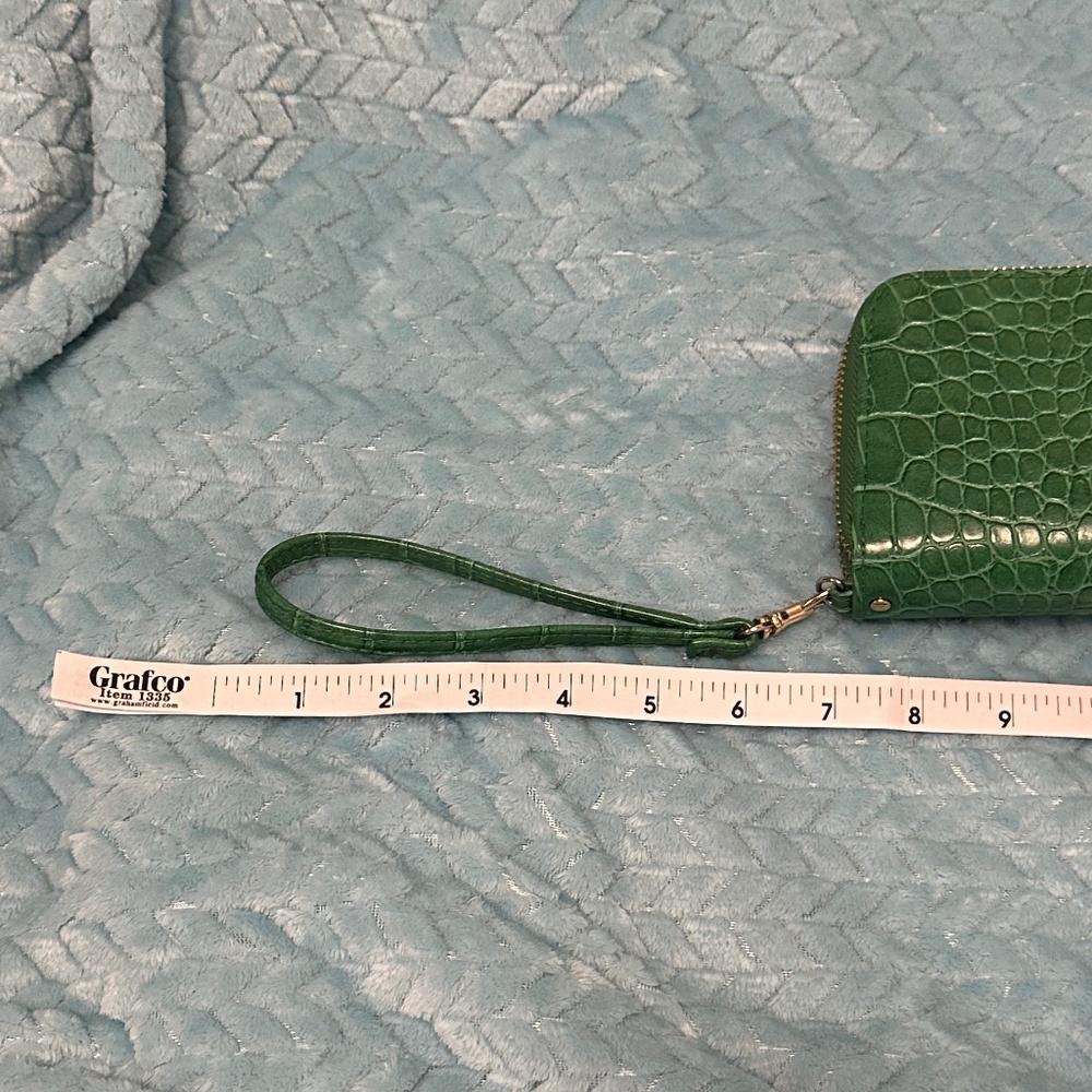 A New Day Green Croc Embossed Wallet Double Zip Accordion Gold Hardware Wristlet - Picture 5 of 15